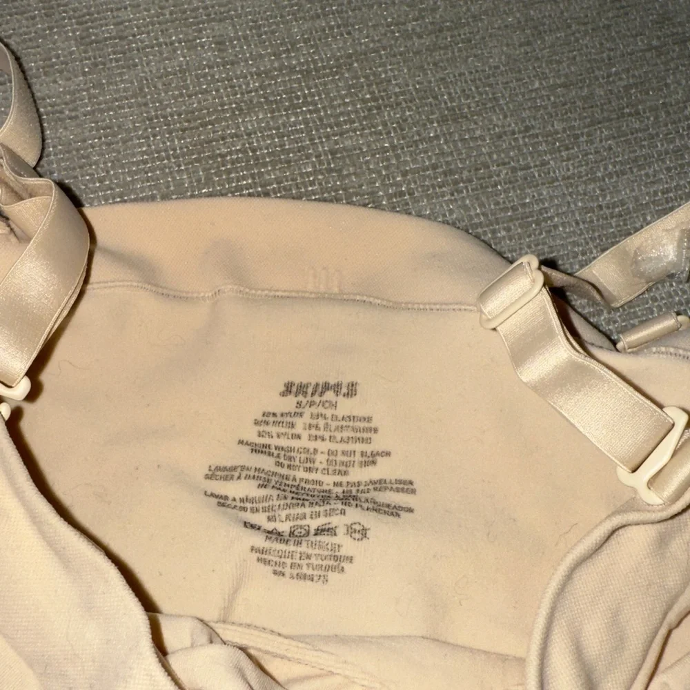 SKIMS Seamless Sculpt STRAPLESS SHORTIE BODYSUIT in Sand